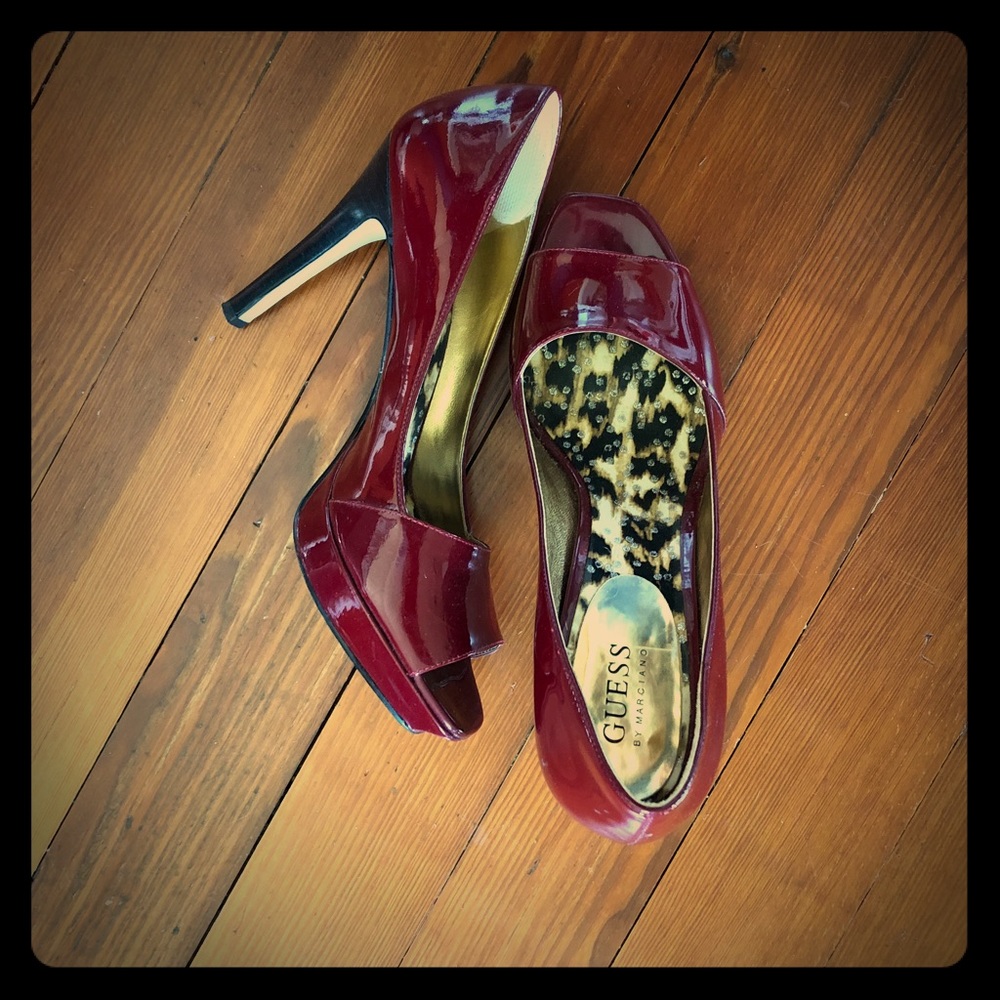 GUESS red patent leather platform heels
